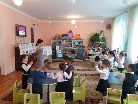 "Айгөлек"ересек тобы ашық оқу қызметі.Музыка жетекшісі: Оспанова Ф.