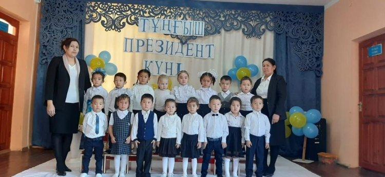 30.11.2021ж."Айгөлек"ересек тобының 1 желтоқсан Тұңғыш президент күніне орай өт.тәрбие сағаты