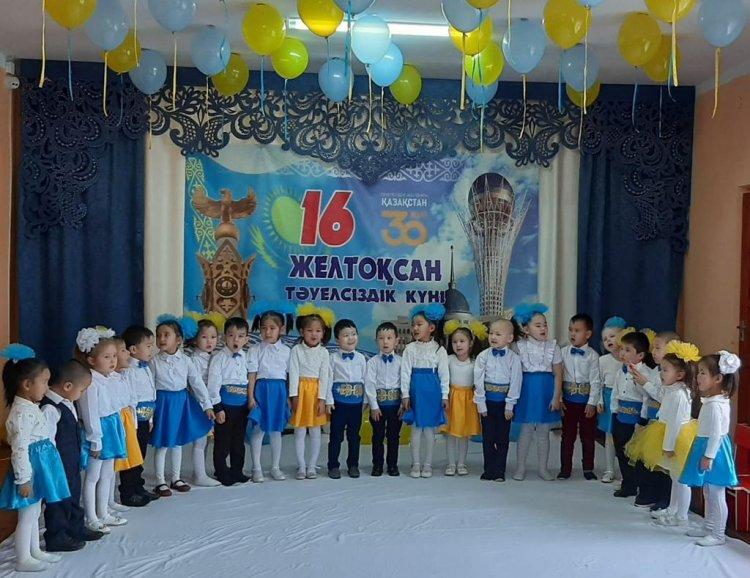 "Айгөлек"ересек тобы мен "Еркетай"орта тобының тәуелсіздік күніне арналған  біріккен тәрбие сағаты