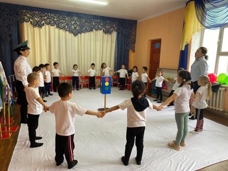 "Айгөлек"ересек тобының ашық оқу қызметі.Тәрбиеші:Тажиева А.21.01.2022ж