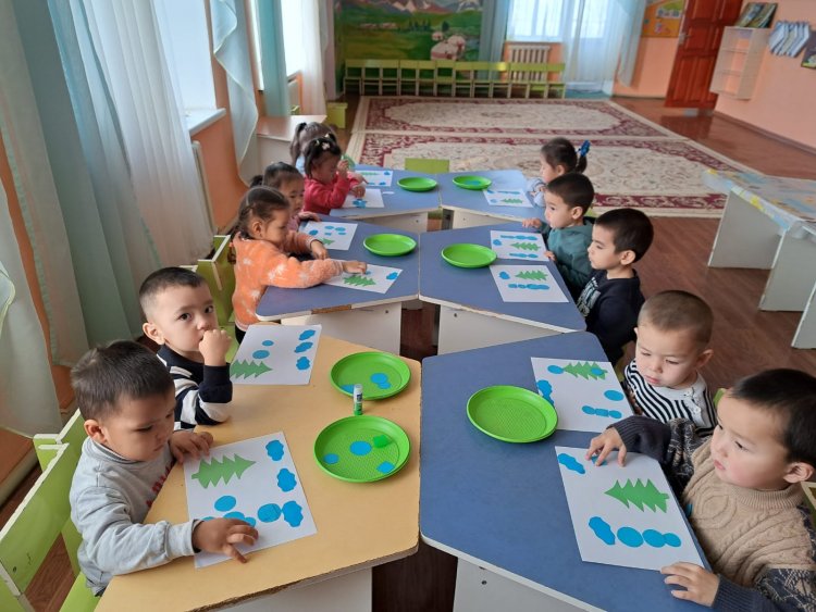 "Еркетай"орта тобы .Жапсыру.10.01.2023ж.Бейнелеу өнер жетекшісі :Ильясова Ақтоты