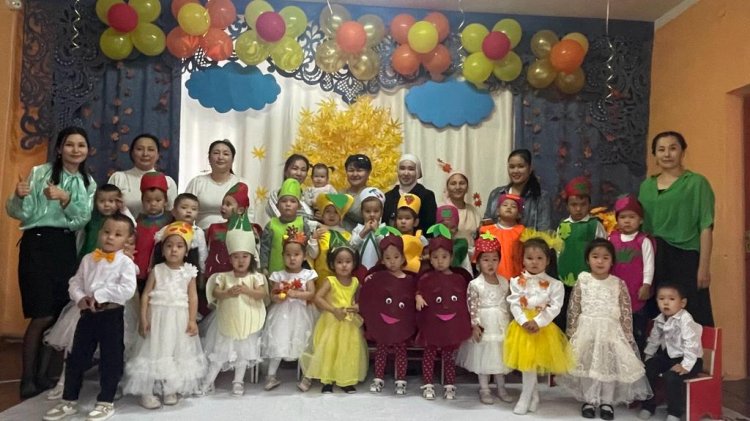 "Еркетай"орта тобының "Алтын күз"мерекесіне орай өткен ертеңгілігі.Тәрбиешілер: Қуланшакова Ж.Байшекеева Ж.