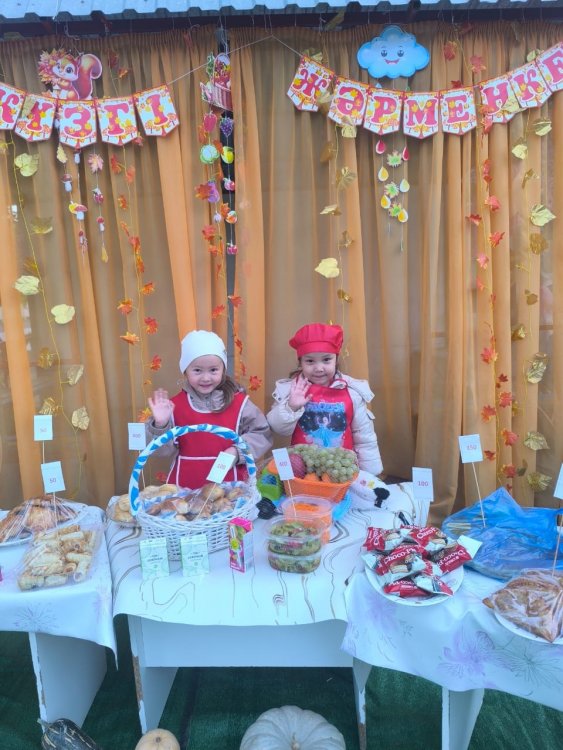 "КҮЗГІ ЖӘРМЕНКЕ" "Еркетай"мен "Құлыншақ"топтары арасында өтті.Жауапты тәрбиешілері: Умбеталиева Г.Урунбаева Д.