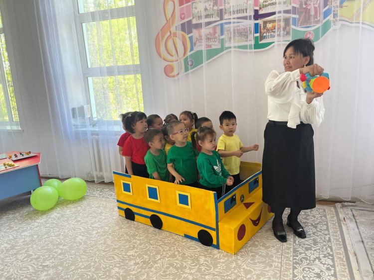 "Құлыншақ"кіші тобы,ашық ойын іс-әрекеті.Тәрбиеші: Жидебаева Айнур.
